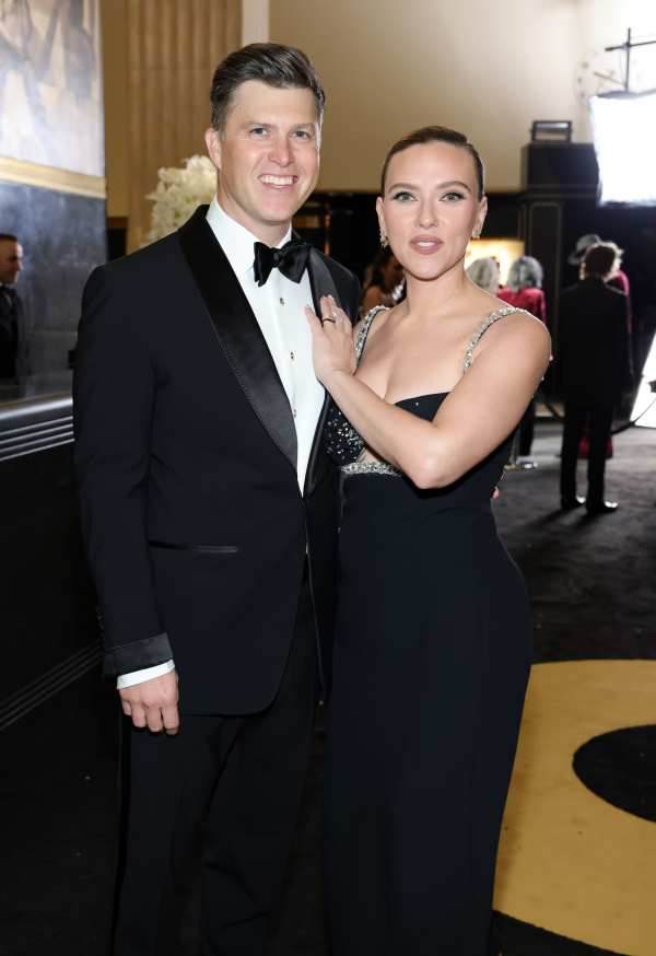 Scarlett Johansson And Colin Jost: The Story Behind The Lost Ring And 12 Dumpsters Scarlett Johansson And Colin Jost: The Story Behind The Lost Ring And 12 Dumpsters