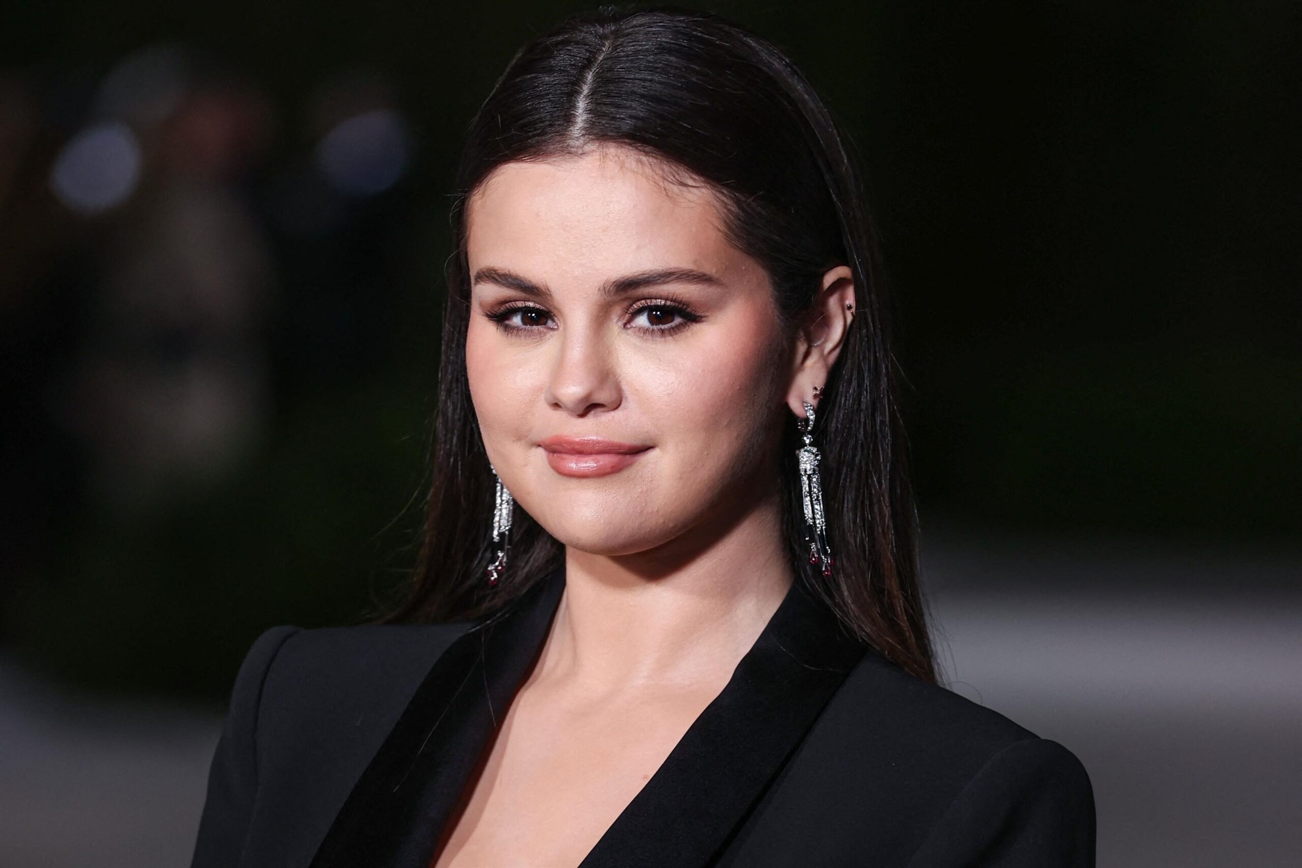 Selena Gomez's Sophisticated 80s-Inspired Suit: A High-Waisted Trend Selena Gomez's Sophisticated 80s-Inspired Suit: A High-Waisted Trend