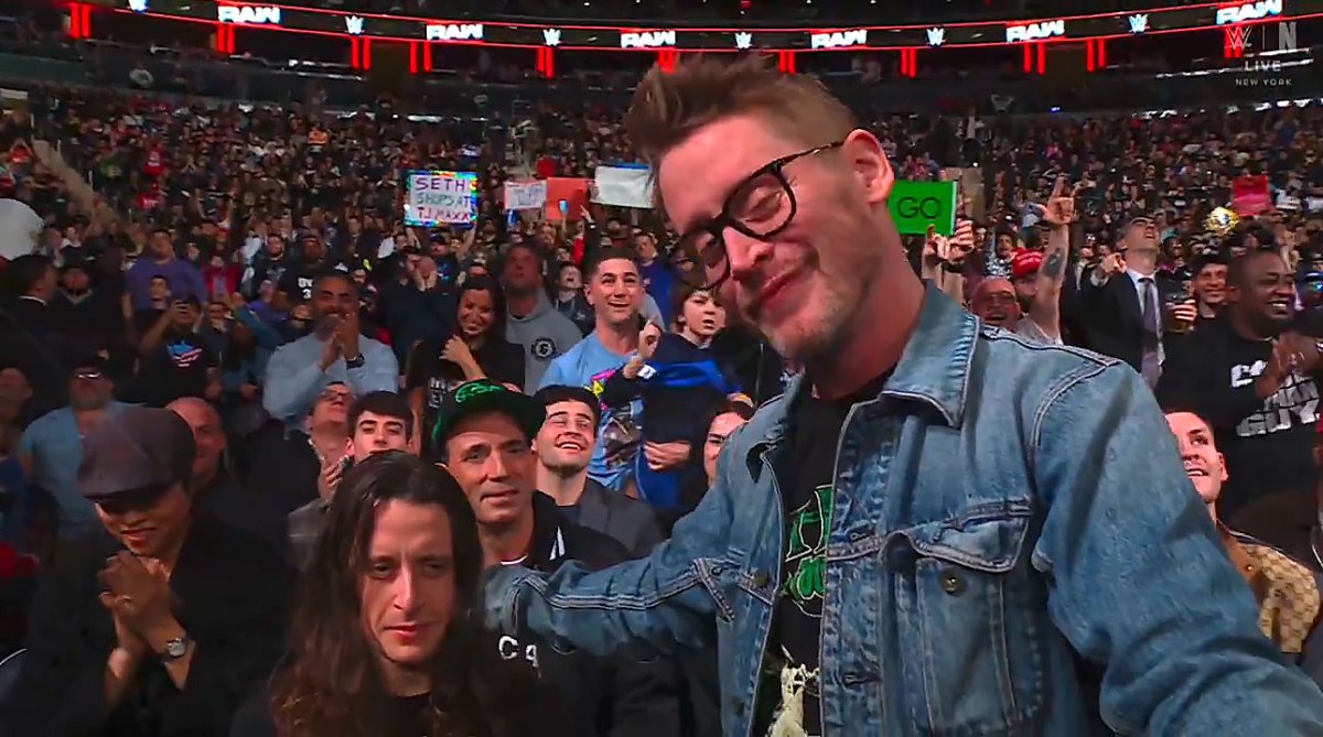 Sibling Reunion! Macaulay And Rory Culkin At WWE Raw Sparks Fan Discussion Sibling Reunion! Macaulay And Rory Culkin At WWE Raw Sparks Fan Discussion