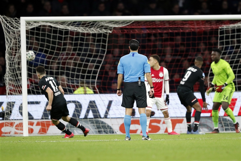 Six-Point Lead For Ajax After Costly Refereeing Mistake In AZ Match Six-Point Lead For Ajax After Costly Refereeing Mistake In AZ Match