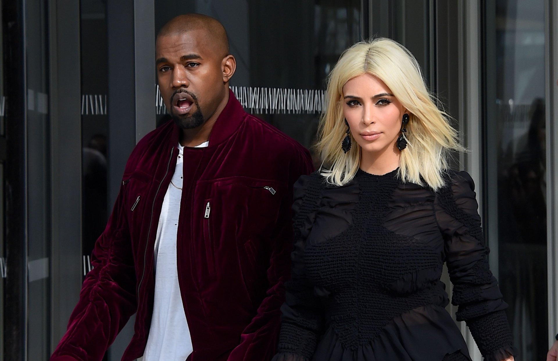 Skandalas: Kanye Westas Paviešino Biancos Censori Intymias Nuotraukas Skandalas: Kanye Westas Paviešino Biancos Censori Intymias Nuotraukas