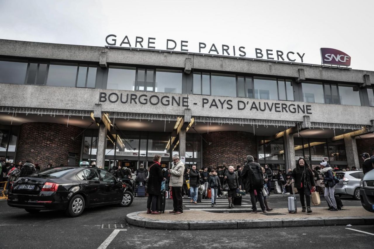 SNCF En Pagaille : Le Ministre Et La Question De La Grève