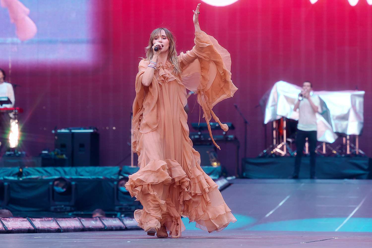 Suki Waterhouse Calls Fans Suki Waterhouse Calls Fans