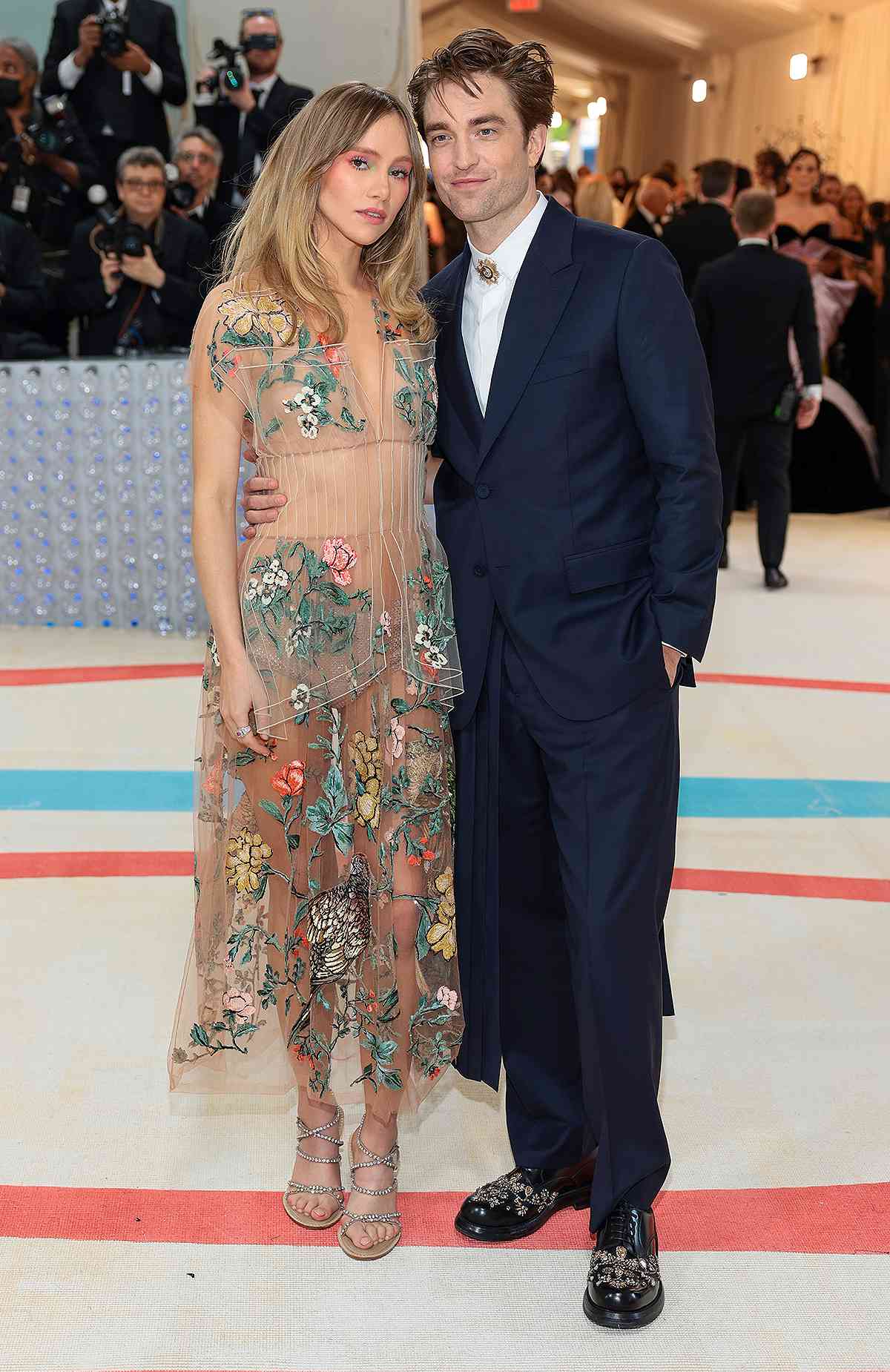 Suki Waterhouse's Met Gala Appearance: A Fashion Triumph Suki Waterhouse's Met Gala Appearance: A Fashion Triumph