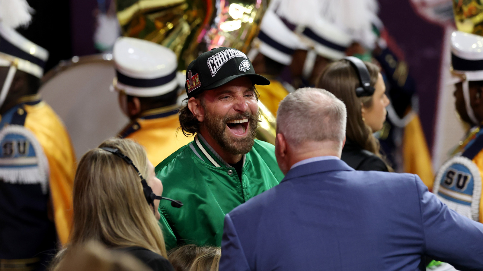 Super Bowl 2025: Bradley Cooper And 7-Year-Old Daughter In Green Jackets Super Bowl 2025: Bradley Cooper And 7-Year-Old Daughter In Green Jackets