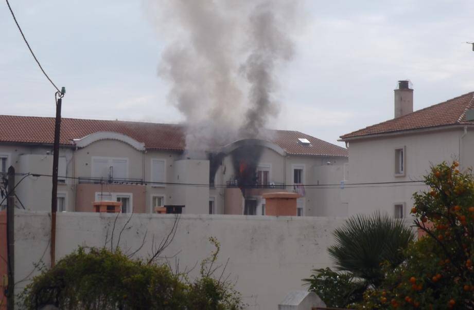 Surveillance Accrue À Toulon Après Tentative D'intrusion Dans Une École Par Un Individu Sous OQTF Surveillance Accrue À Toulon Après Tentative D'intrusion Dans Une École Par Un Individu Sous OQTF