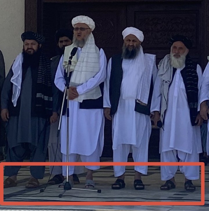 ٹام کروز کے جوتے پر مداح کا پاؤں: کیا ہوا؟ ٹام کروز کے جوتے پر مداح کا پاؤں: کیا ہوا؟