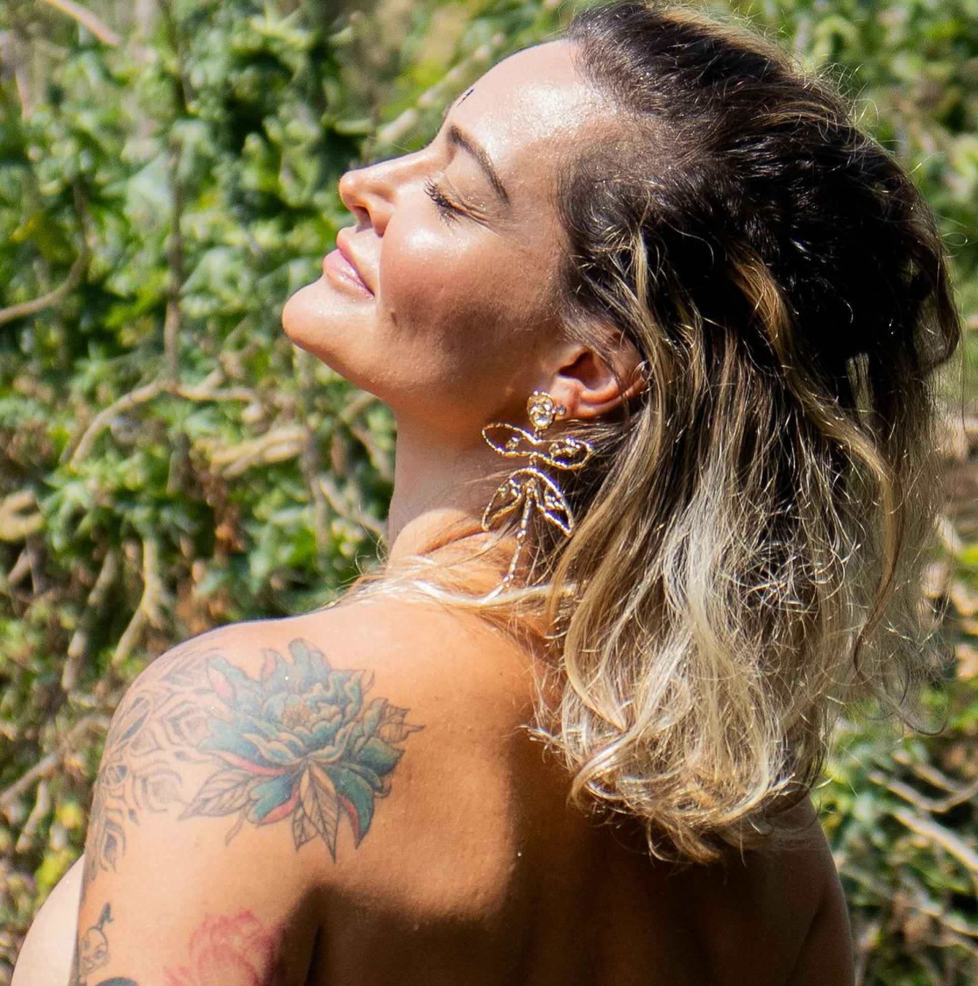 Tantra Yoga E Biquini: Laura Keller Em Retiro Exclusivo Tantra Yoga E Biquini: Laura Keller Em Retiro Exclusivo