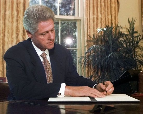The 1990s Budget Crisis: Analyzing Clinton's Veto Power The 1990s Budget Crisis: Analyzing Clinton's Veto Power
