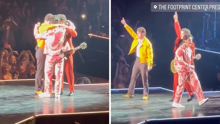 The Hilarious Way Joe Jonas Handled A Couple's Fight The Hilarious Way Joe Jonas Handled A Couple's Fight