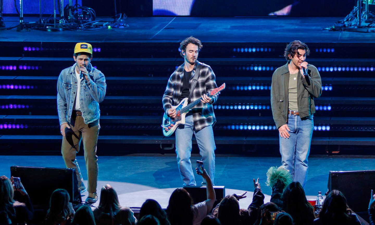 The Jonas Brothers: A Couple's Unexpected Dispute And Joe's Reaction The Jonas Brothers: A Couple's Unexpected Dispute And Joe's Reaction