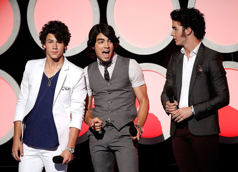The Unexpected Way Joe Jonas Reacted To A Couple's Argument The Unexpected Way Joe Jonas Reacted To A Couple's Argument