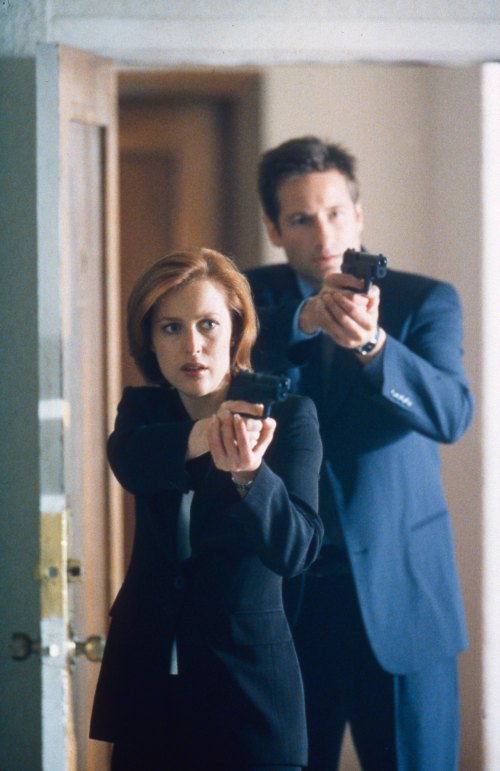 The X-Files Duo: Gillian Anderson And David Duchovny Reunite At SAG Awards The X-Files Duo: Gillian Anderson And David Duchovny Reunite At SAG Awards