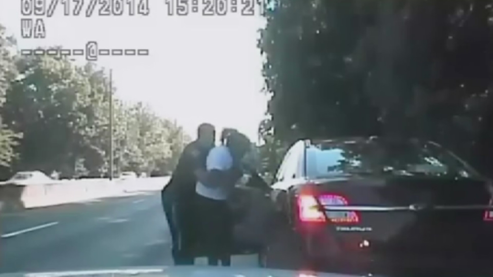 Toddler Choking: Police Officer's Quick Thinking Saves Child's Life (Bodycam Video) Toddler Choking: Police Officer's Quick Thinking Saves Child's Life (Bodycam Video)