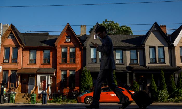 Toronto Home Sales Plunge: 23% Drop Year-Over-Year, Prices Down 4% Toronto Home Sales Plunge: 23% Drop Year-Over-Year, Prices Down 4%