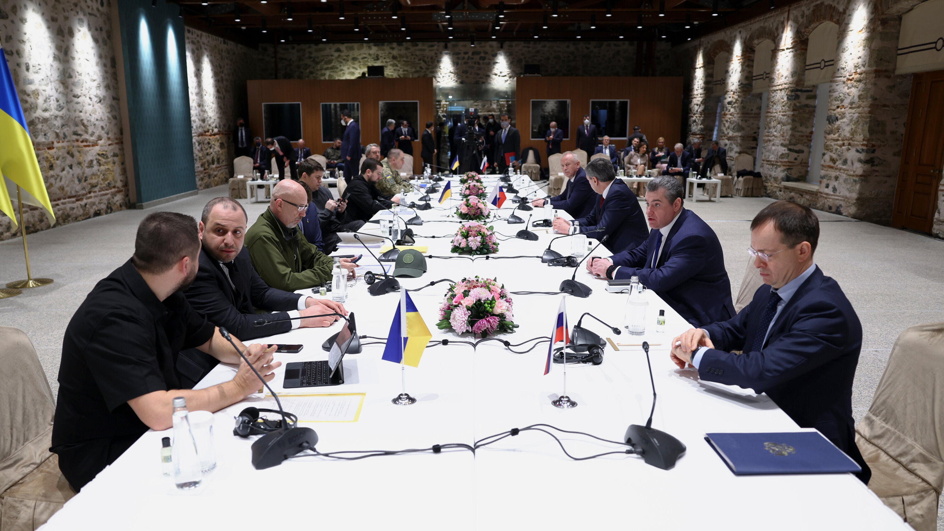 Trump's Proposal: Direct Ukraine-Russia Talks, Ignoring Ceasefire Demands Trump's Proposal: Direct Ukraine-Russia Talks, Ignoring Ceasefire Demands