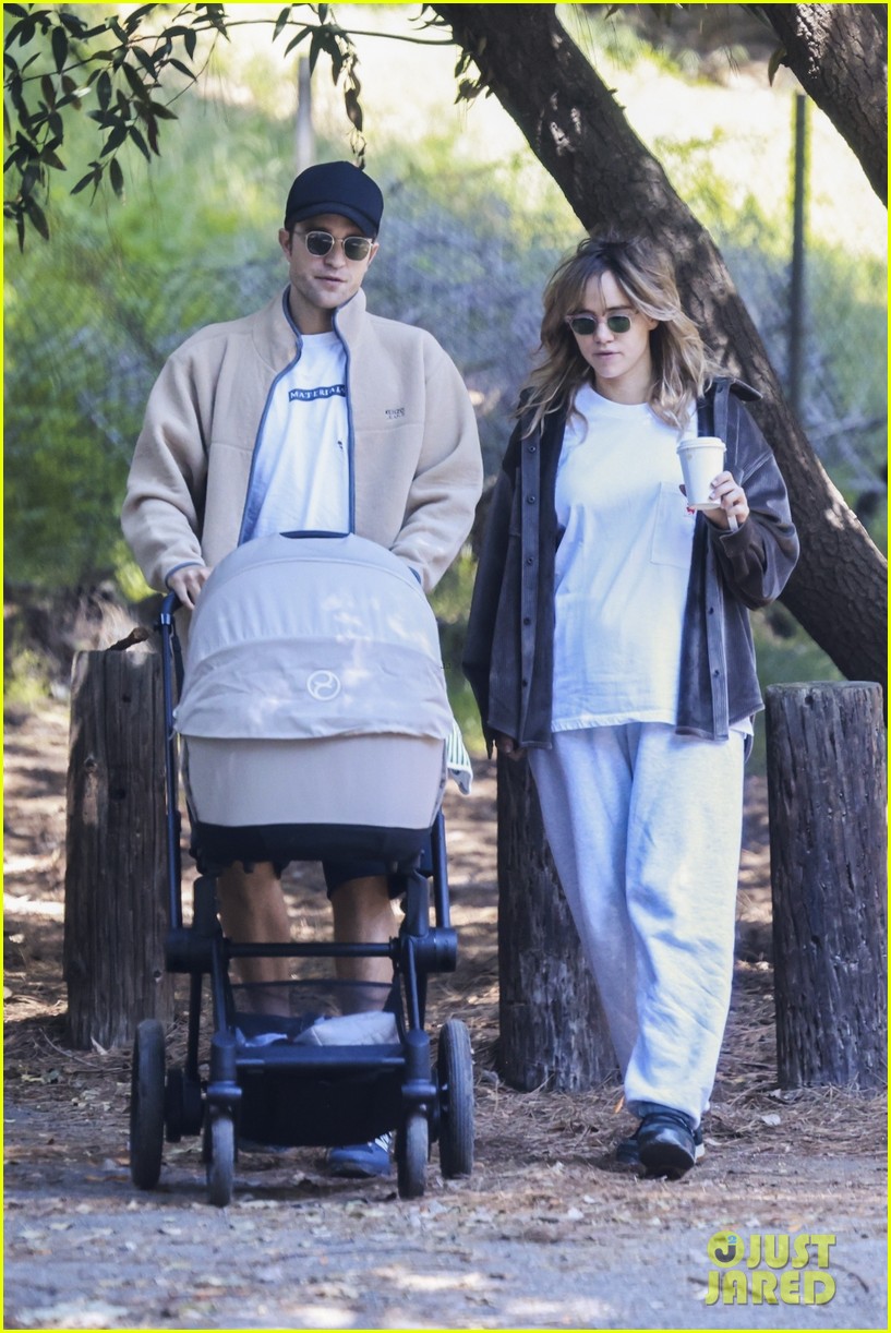 Twilight Love Lives: Robert Pattinson, Suki Waterhouse, And More Twilight Love Lives: Robert Pattinson, Suki Waterhouse, And More