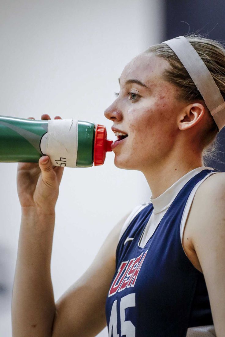UConn's Bueckers Receives Praise For Supporting Teammate UConn's Bueckers Receives Praise For Supporting Teammate