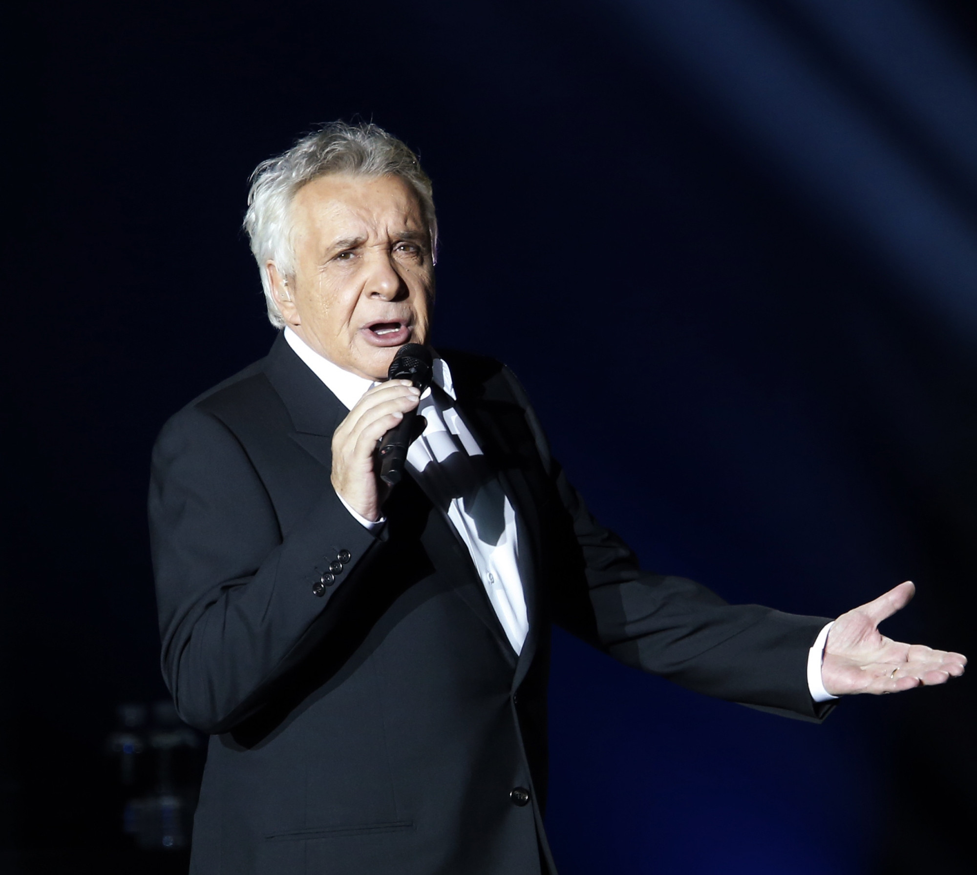 Un Échange Tendu : Sardou Exprime Son Mécontentement À Macron Un Échange Tendu : Sardou Exprime Son Mécontentement À Macron