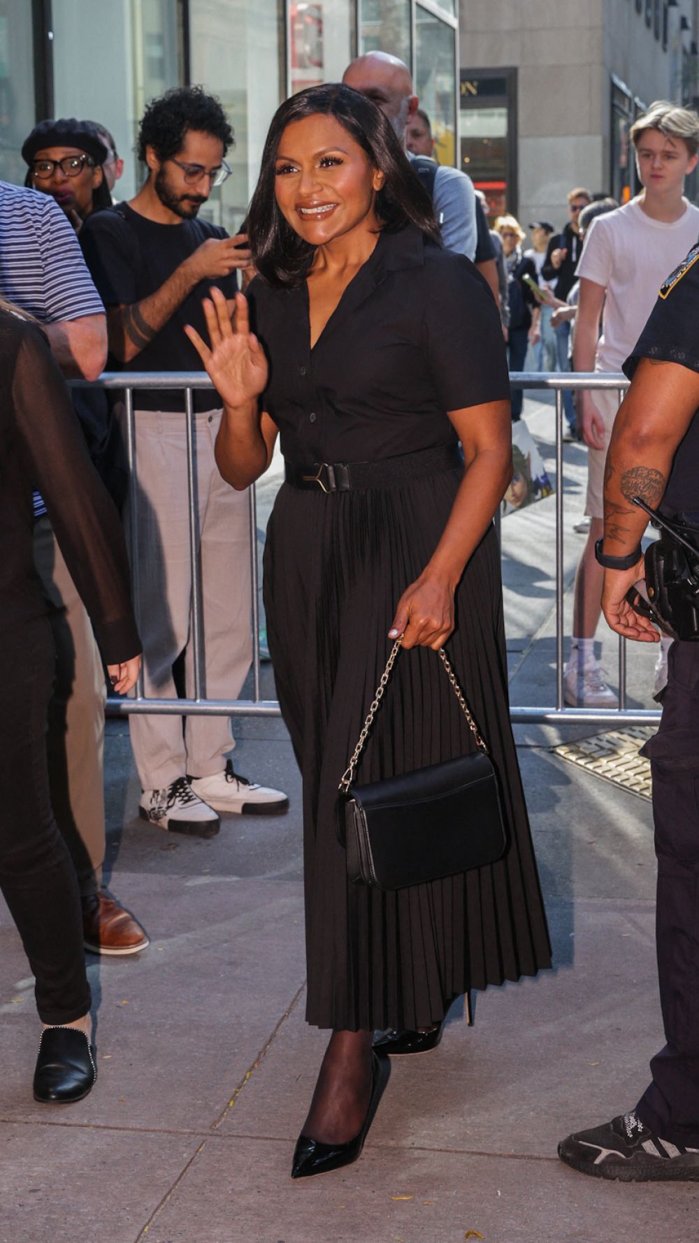 Unrecognizable? Mindy Kaling's New Look At Series Premiere Unrecognizable? Mindy Kaling's New Look At Series Premiere