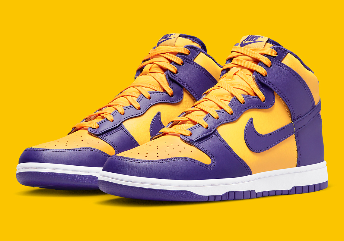 Up To 40% Off: Nike Air, Dunks, Jordans & More Sneakers On Sale At Foot Locker Up To 40% Off: Nike Air, Dunks, Jordans & More Sneakers On Sale At Foot Locker