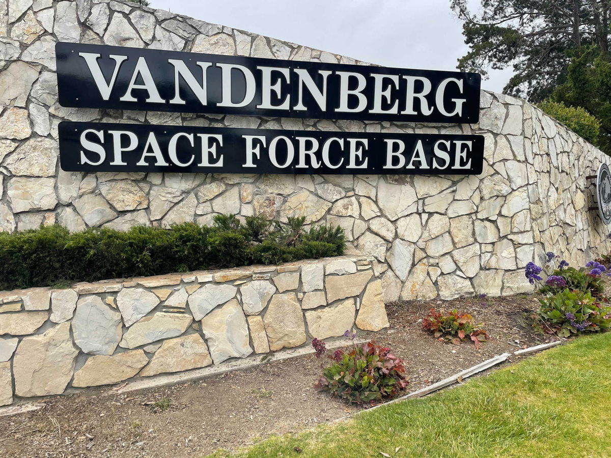 Vandenberg SFB Hosts SpaceX Falcon 9 Launch: 27 Starlink Satellites Vandenberg SFB Hosts SpaceX Falcon 9 Launch: 27 Starlink Satellites