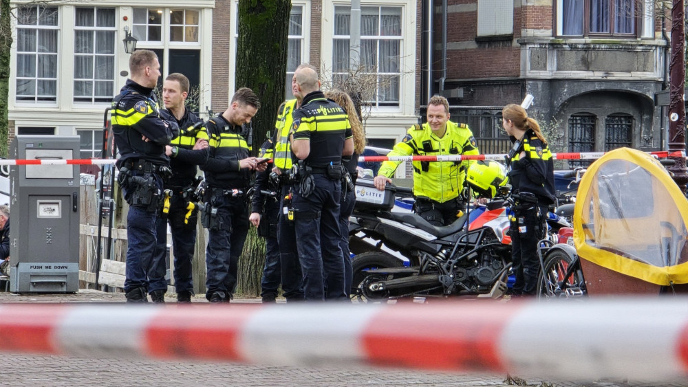 Venlonaar (16) Bedreigt Schoolgenoten Met Pistool En Steelt Duizenden Euro's Venlonaar (16) Bedreigt Schoolgenoten Met Pistool En Steelt Duizenden Euro's