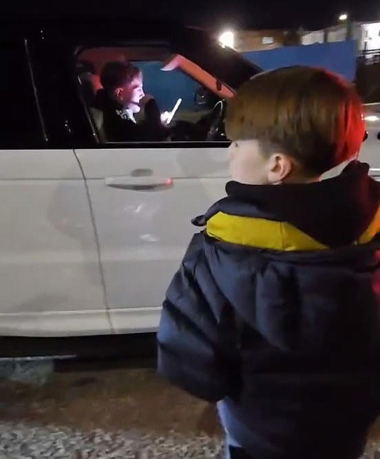Video Shows Garnacho Appearing To Ignore Fan's Autograph Request Video Shows Garnacho Appearing To Ignore Fan's Autograph Request