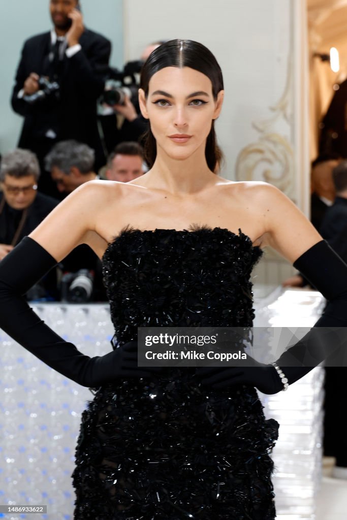 Vittoria Ceretti And Leonardo DiCaprio's Stunning Met Gala Arrival Vittoria Ceretti And Leonardo DiCaprio's Stunning Met Gala Arrival