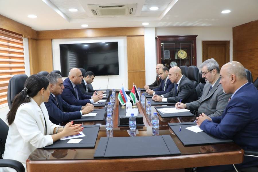 وزير التجارة السعودي يبحث فرص الاستثمار مع أذربيجان وزير التجارة السعودي يبحث فرص الاستثمار مع أذربيجان