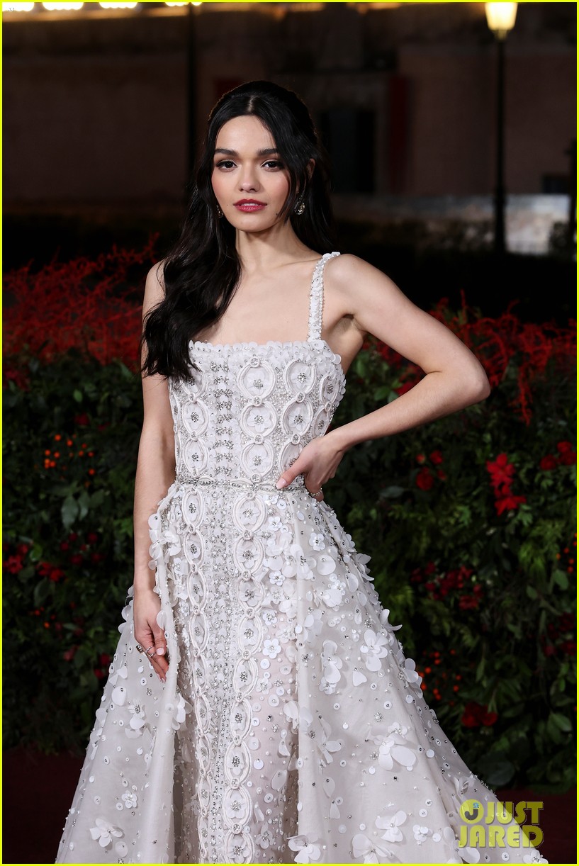 Zegler Represents Snow White In Spain: Gadot's Absence Sparks Discussion Zegler Represents Snow White In Spain: Gadot's Absence Sparks Discussion