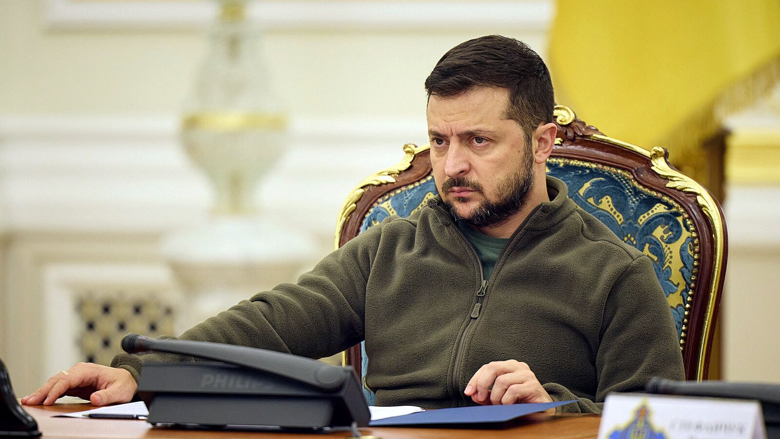 Zelensky's Plea: Trump's Role In Ukraine Peace Talks Zelensky's Plea: Trump's Role In Ukraine Peace Talks